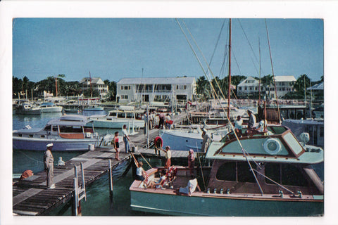 Foreign postcard - NASSAU, Bahamas - Nassau Yacht Haven - F11068